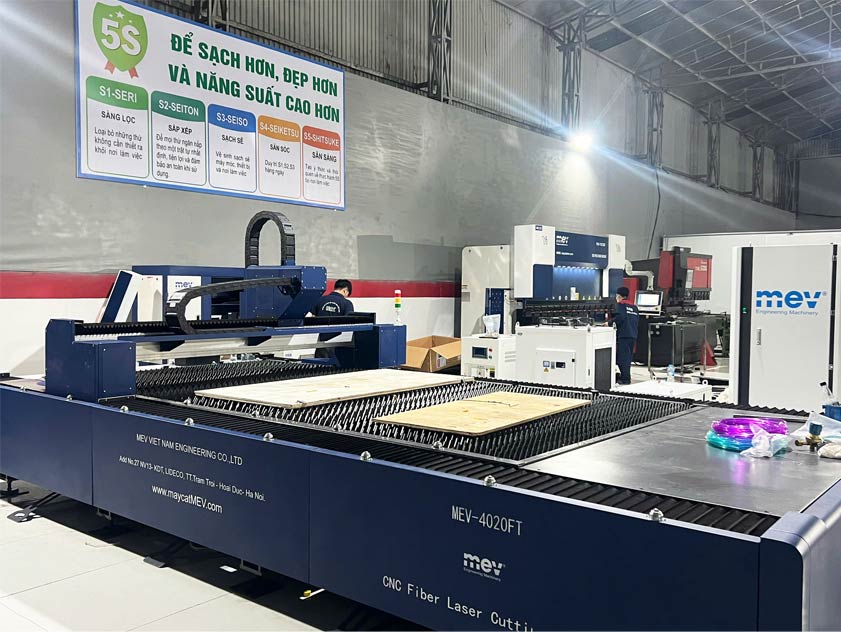 Bàn giao máy cắt laser 2x4m 4020FT tại Vĩnh Phúc