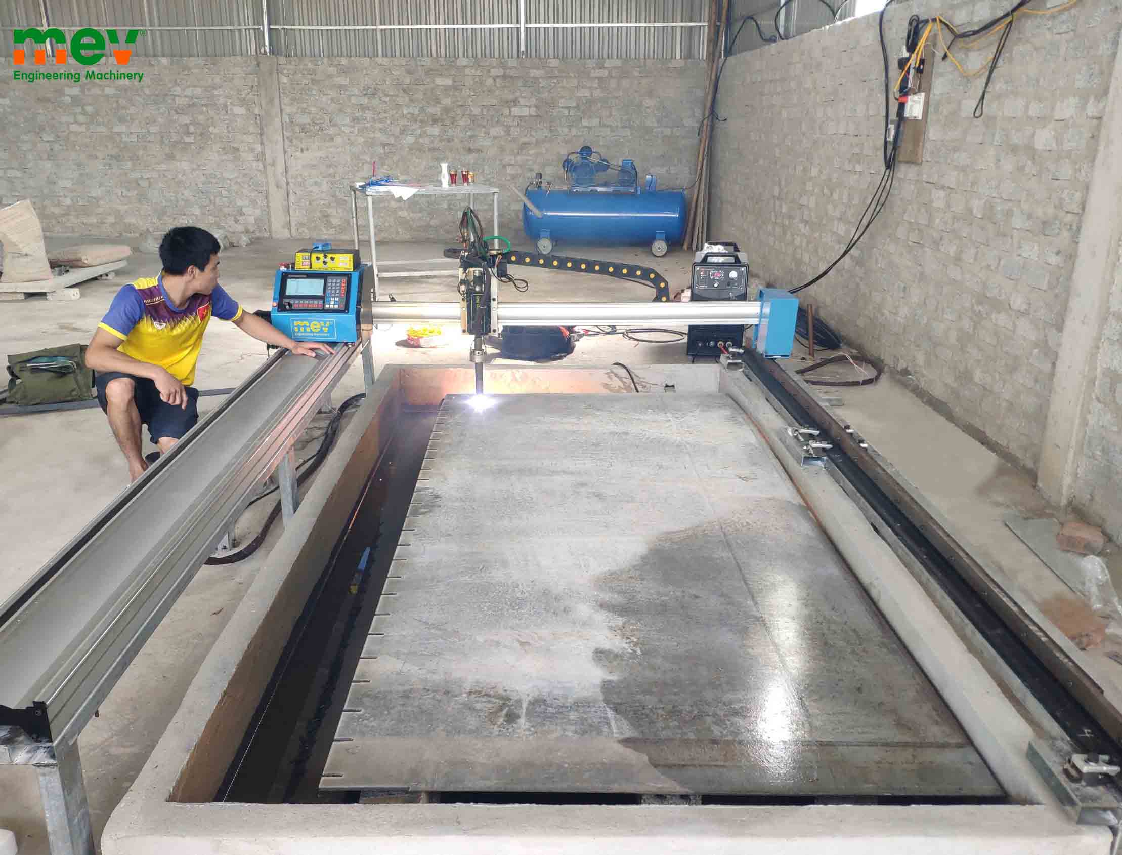 Máy cắt cnc mini 2 ray MEV 1600pro tại Nghệ An