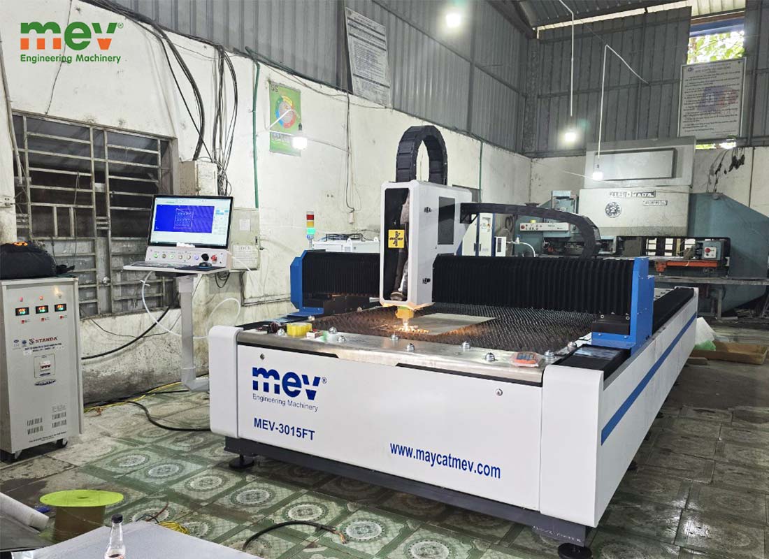 MEV lắp đặt máy cắt laser 3015 tại Đan Phượng