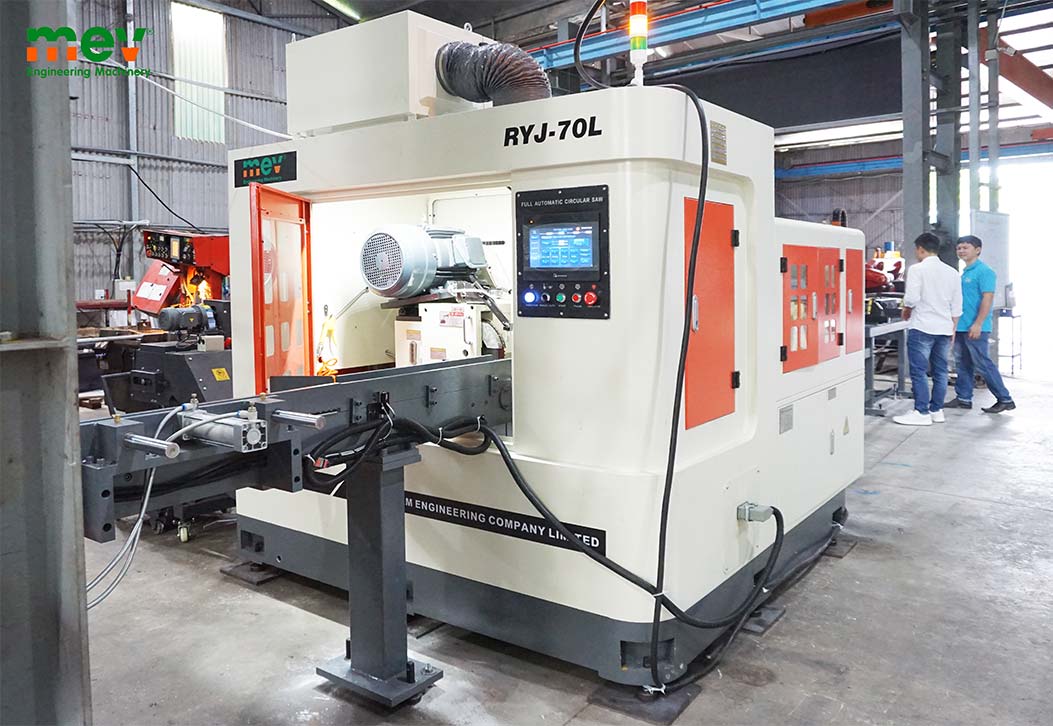 Máy cưa đĩa CNC tốc độ cao 70L