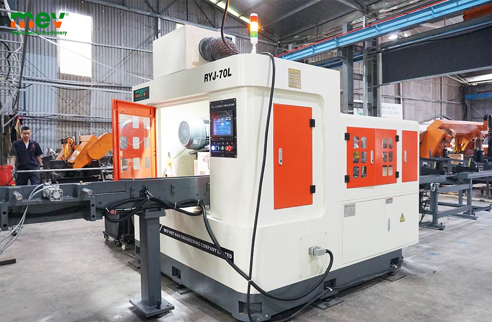 Máy cưa đĩa CNC tốc độ cao 70L