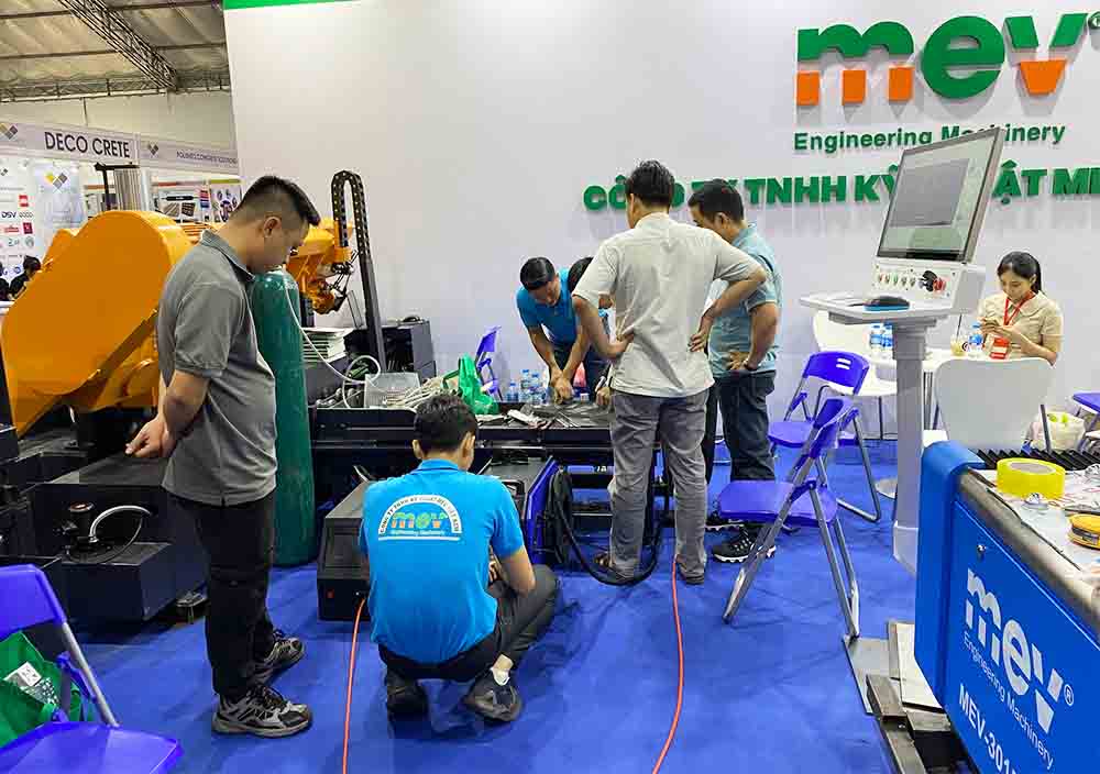 MEV tại triển lãm máy cắt cnc - Vietbuild Tp HCM