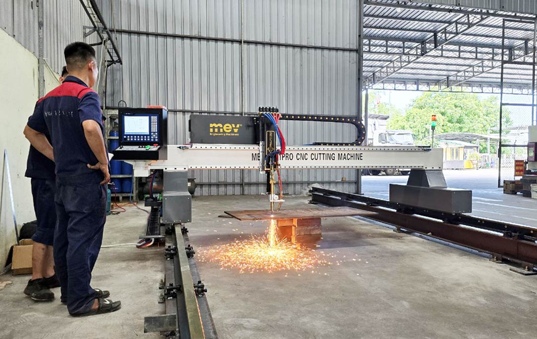 MEV bàn giao máy cnc hạng nặng 3000pro