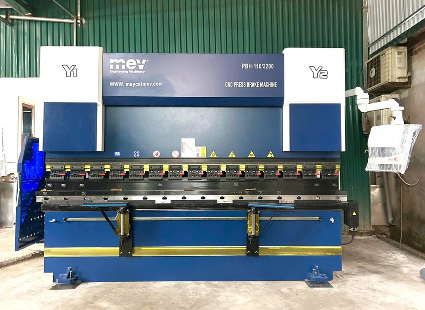 Máy chấn CNC 110 tấn 3200 tại Hát Môn, Phúc Thọ