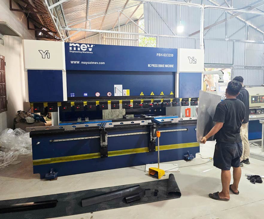 MEV bàn giao máy chấn 63 tấn, 3200mm Tại Hà Nội