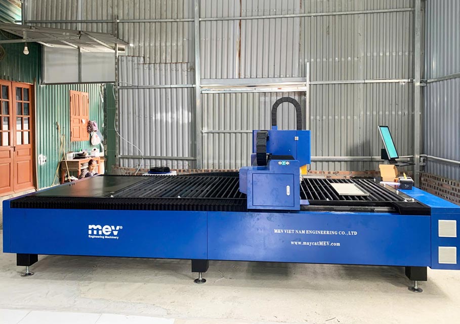 Máy cắt laser inox mỏng MEV 3015FT 1500W tại Phúc Thọ