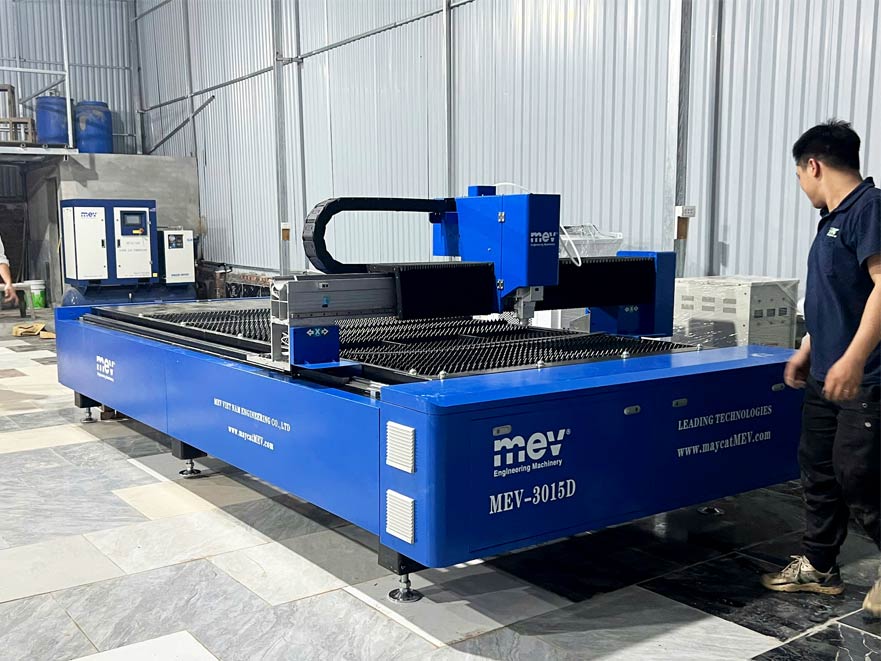 Bàn giao máy cắt laser 3015D tại Hà Nội