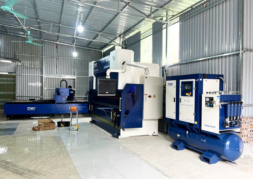 MEV lắp đặt máy chấn thủy lực CNC 110T tại Hà Nội
