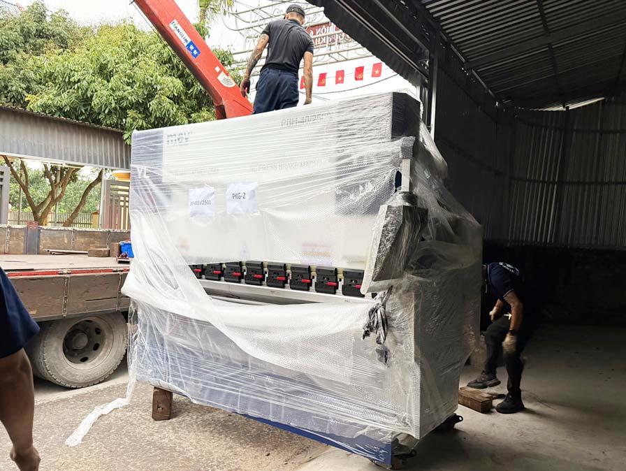 Bàn giao máy chấn 40 tấn tại Hà Nội PBH 40 2500