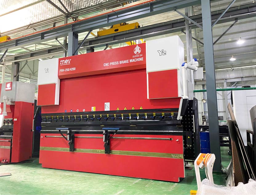 Máy chấn CNC 250 tấn | Máy chấn tôn thủy lực CNC PBH 250/4200