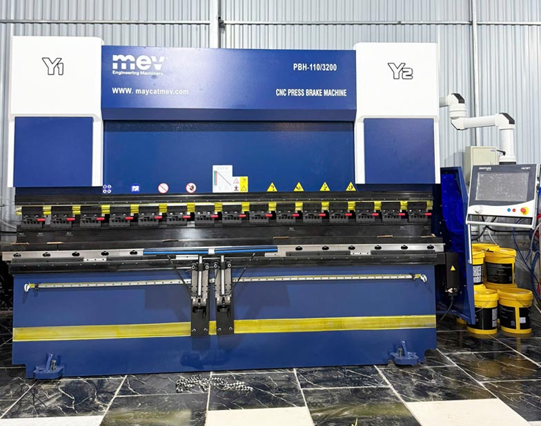 Bàn giao máy chấn tôn CNC PBH 110/3200 tại Hà Nội