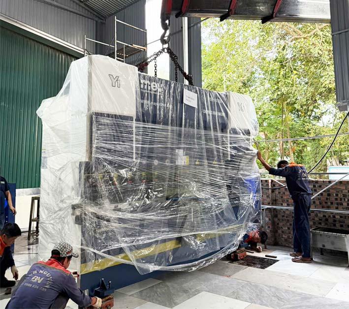 Bàn giao máy chấn tôn CNC PBH 110/3200 tại Hà Nội