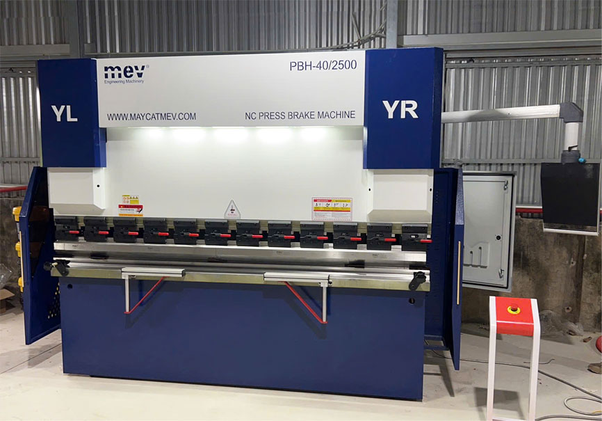Bàn giao máy chấn 40 tấn tại Hà Nội
