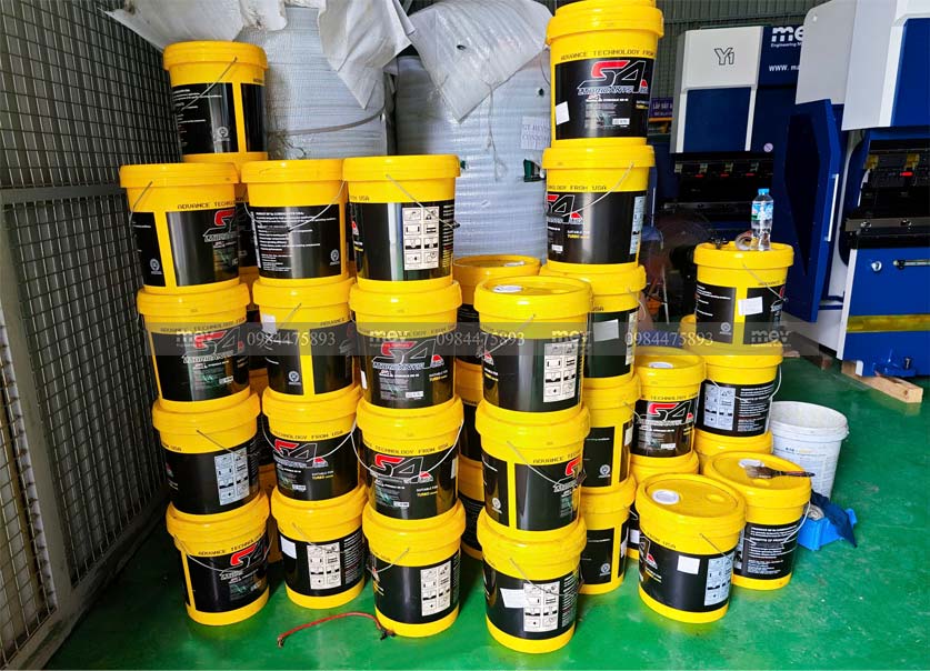 Lựa chọn dầu thủy lực 46, 68 cho máy chấn tôn