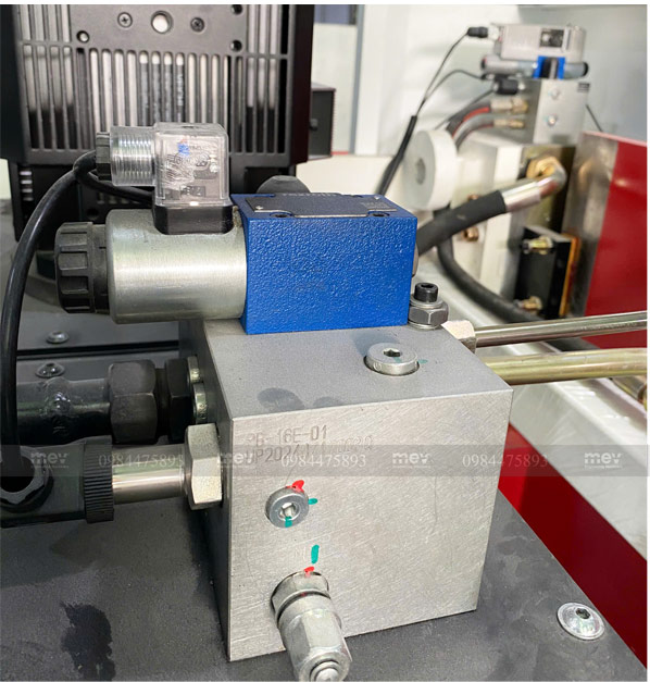 Máy chấn tôn cnc 320 tấn