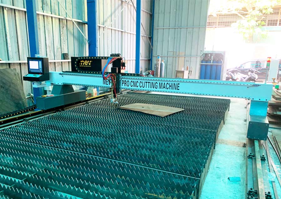 MEV lắp đặt máy cnc khổ lớn 4000pro tại Hà Nội