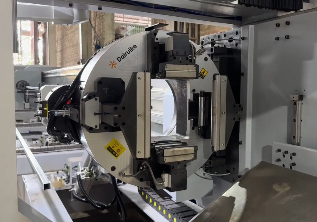 Máy cắt ống laser 3 chuck MEV-G36