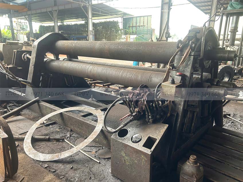 So sánh máy lốc tôn 3 trục và máy lốc tôn 4 trục có bẻ mép