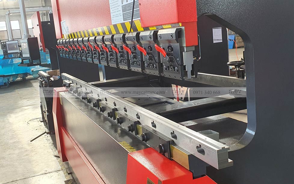 Máy chấn gấp CNC MEV TM-3512