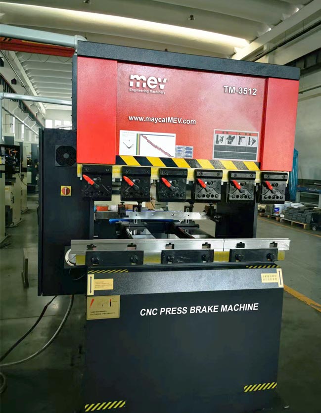 Máy chấn gấp CNC MEV TM-3512
