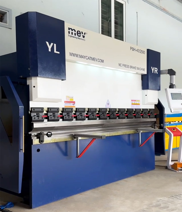 MEV bàn giao máy chấn NC 40 tấn tại Hát Môn