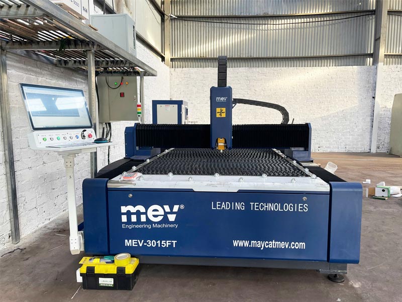 MEV bàn giao máy nén khí 22kw và máy cắt laser tại Ninh Bình