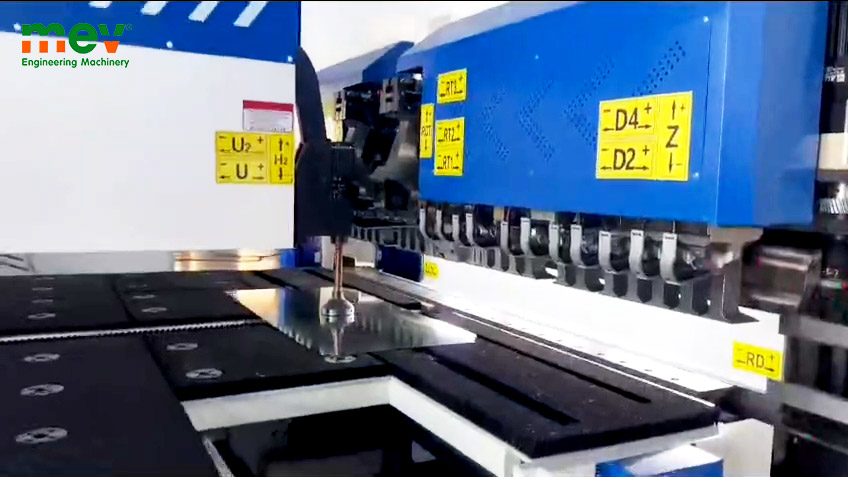 Máy Chấn Gấp Tự Động CNC
