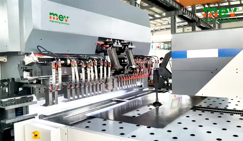 Máy chấn tự động CNC AT-QS1600