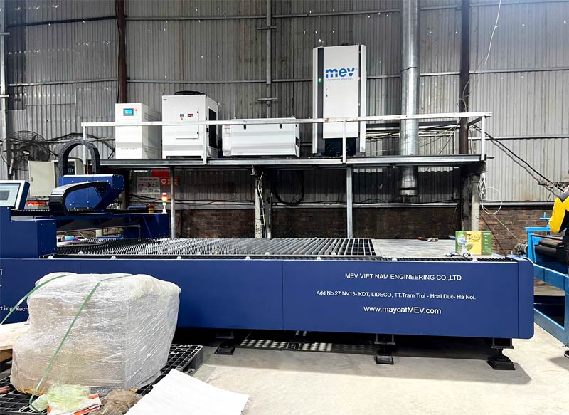 MEV bàn giao máy cắt laser 4020FT 6kw tại Hà Nội