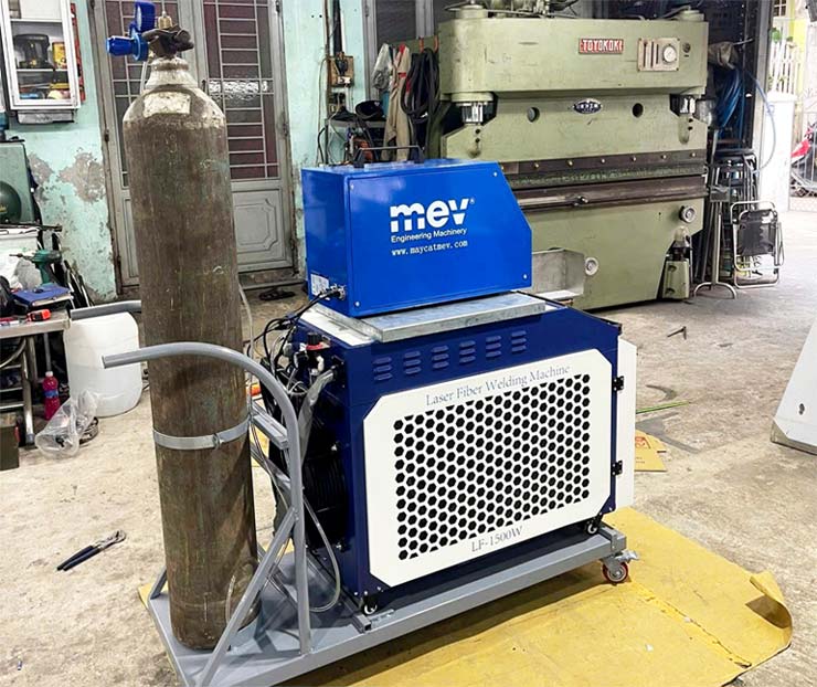 MEV bàn giao máy hàn laser tại Đà Nẵng LF-1500W