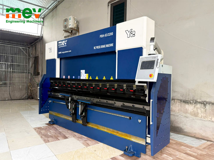 Bàn giao máy chấn 63 tấn cho xưởng nội thất tại Hà Nội