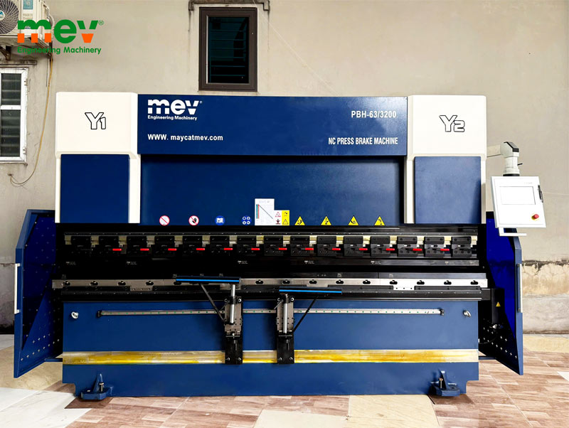 Bàn giao máy chấn 63 tấn cho xưởng nội thất tại Hà Nội