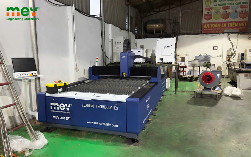 MEV lắp đặt máy nén khí và máy cắt laser 6kw tại KCN Quang Minh
