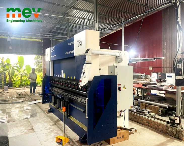 MEV bàn giao Máy chấn NC 63 tấn tại Hà Nội