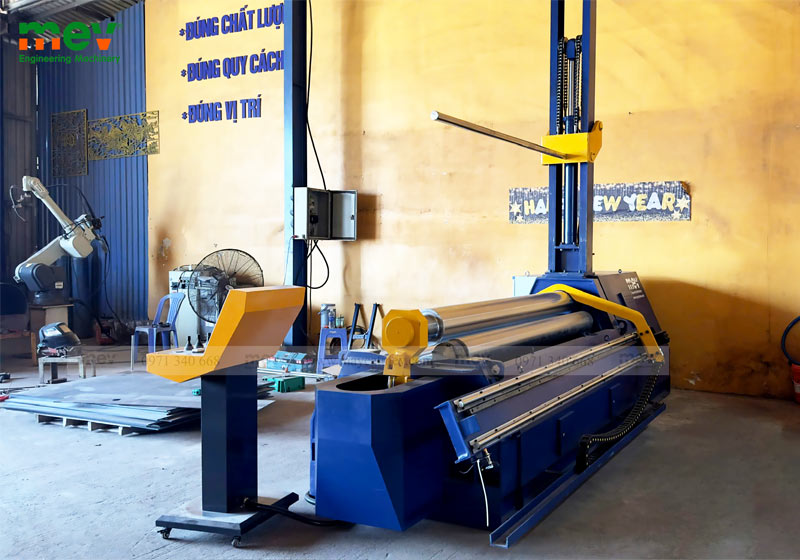 MEV lắp đặt máy lốc tôn 4 trục W12CNC-8/2000 tại Đồng Nai