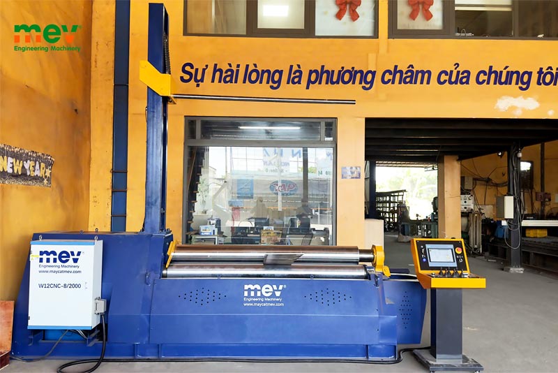 MEV lắp đặt máy lốc tôn 4 trục W12CNC-8/2000 tại Đồng Nai