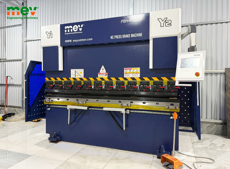 Máy chặt tôn và máy chấn tôn 40 tấn tại Hà Nội