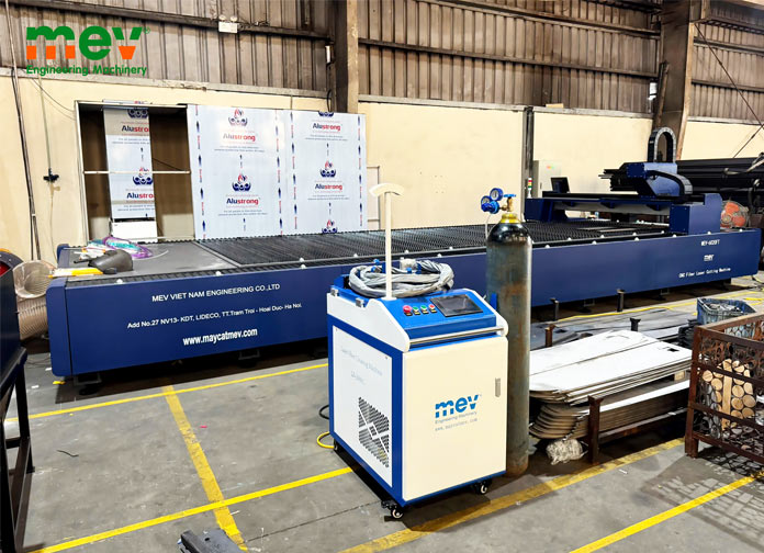 MEV bàn giao máy làm sạch laser LF-2000C tại Bắc Ninh