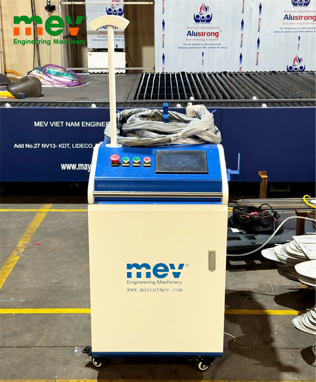 MEV bàn giao máy làm sạch laser LF-2000C tại Bắc Ninh