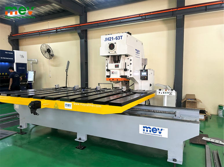 Máy đột dập kim loại