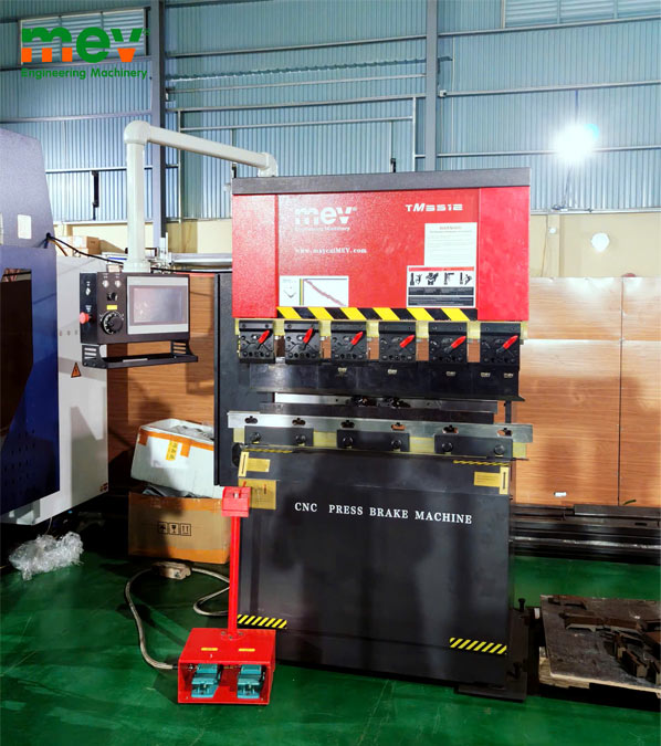 Máy chấn cnc mini kiểu Amada | MEV bàn giao hệ thống máy móc gia công kim loại tại Thanh Đa
