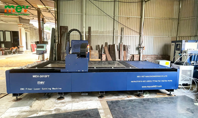 MEV Lắp Đặt Máy Cắt Laser Fiber Tại Phú Thọ 3015FT 3kw và máy nén khí 15kw